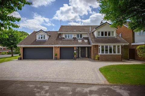 5 bedroom detached house for sale - Hallcroft Way, Knowle, B93