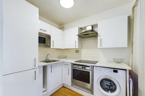 2 bedroom apartment to rent, High Street, Cheltenham, Gloucestershire, GL52