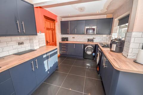 4 bedroom end of terrace house for sale, Stoker Avenue, South Shields