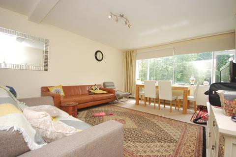 3 bedroom flat to rent - Thurlow Park Road Dulwich SE21