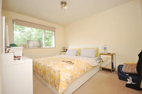 3 bedroom flat to rent, Thurlow Park Road Dulwich SE21