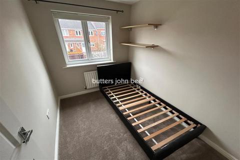 3 bedroom semi-detached house to rent, Crewe