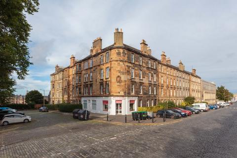 3 bedroom flat to rent, East London Street, Edinburgh EH7