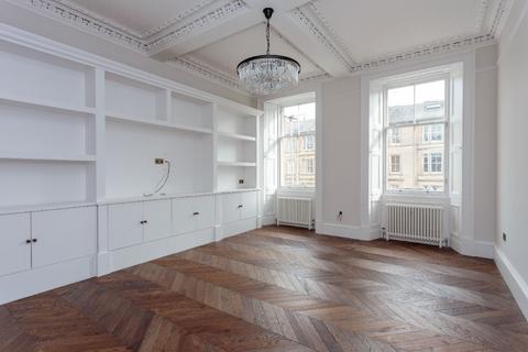 3 bedroom flat to rent - East London Street, Edinburgh EH7