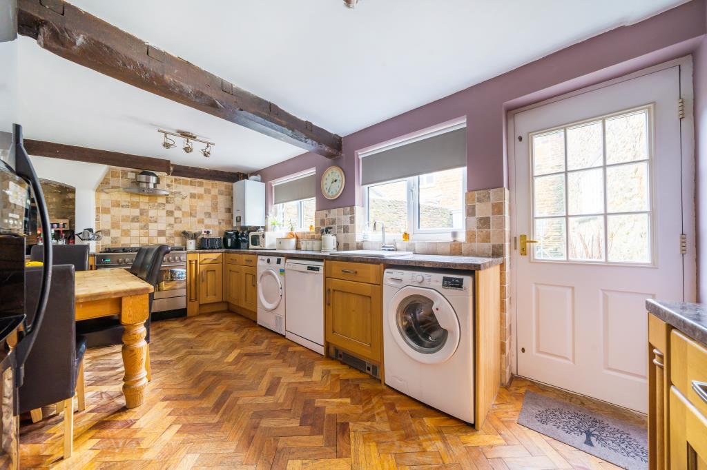 Deddington, Oxfordshire, OX15 4 bed cottage for sale £500,000
