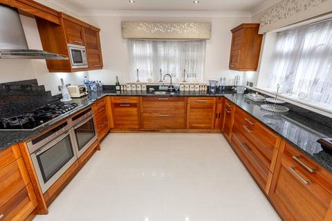 5 bedroom detached house for sale - Cameron Road, Bromley, BR2