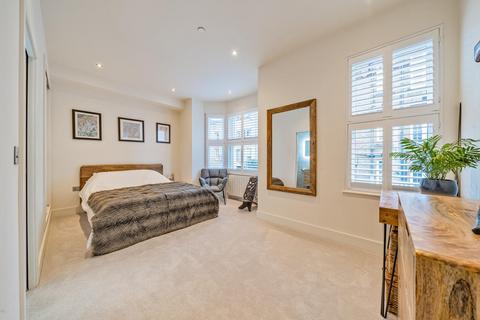 4 bedroom terraced house for sale, Plough Road, Battersea
