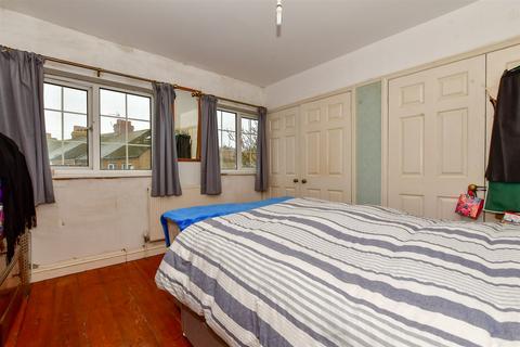 41 Burrow Road, Folkestone, CT19 6DH