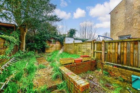 41 Burrow Road, Folkestone, CT19 6DH