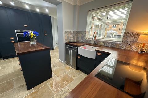 2 Avon Way, Burton-on-trent, DE15 9FY