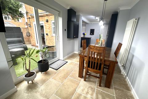 2 Avon Way, Burton-on-trent, DE15 9FY