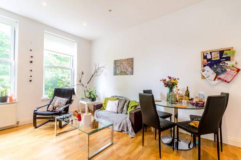 2 bedroom flat to rent, Border Crescent, Crystal Palace, London, SE26