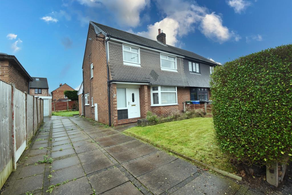 Woodhouse Road, Davyhulme, M41 3 bed semidetached house for sale £325,000