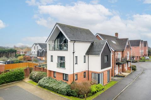 4 bedroom link detached house for sale, Williams Road, Oxted, RH8