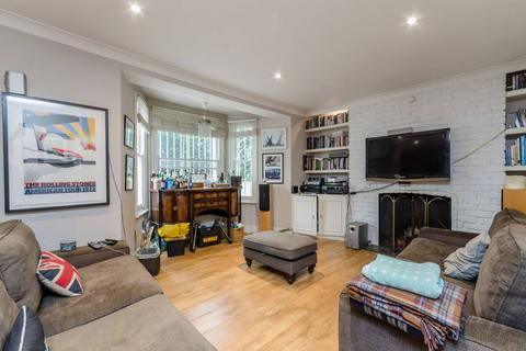 2 bedroom flat to rent, Barclay Road, Fulham, London, SW6