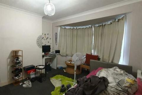 1 bedroom maisonette for sale, River Gardens, Feltham, London, TW14 0RE
