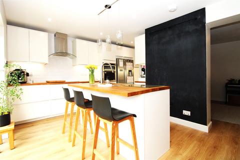 122 Croft Road, Swindon, SN1 4DT
