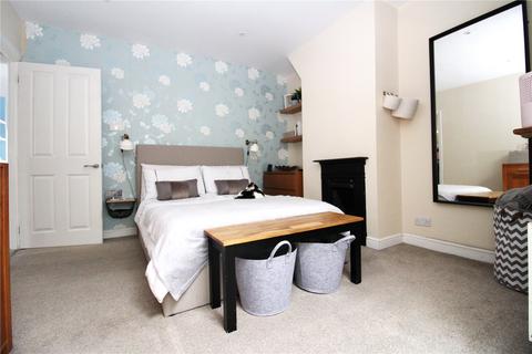 122 Croft Road, Swindon, SN1 4DT