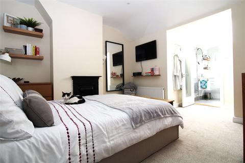 122 Croft Road, Swindon, SN1 4DT