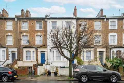 2 bedroom flat to rent, Coningham Road, Shepherd's Bush, London, W12