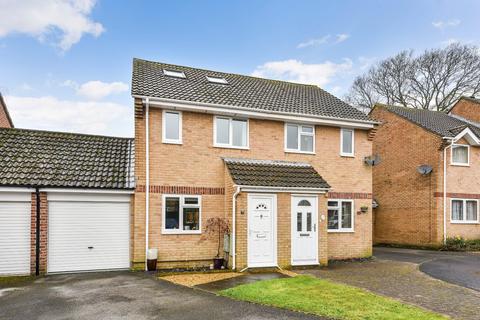 3 bedroom semi-detached house for sale - Thorn Close, Petersfield, Hampshire
