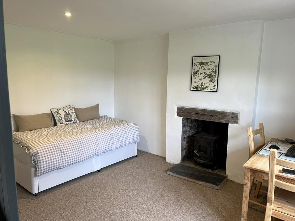 Oswestry SY10 3 bed house to rent £1,250 pcm (£288 pw)