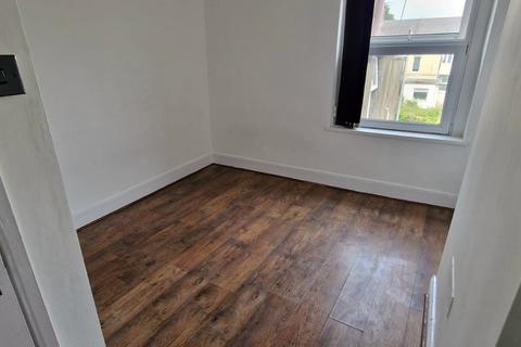 3 bedroom flat to rent, Mackintosh Place, Cardiff CF24