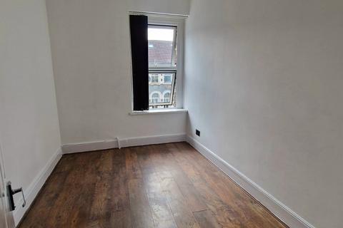 3 bedroom flat to rent, Mackintosh Place, Cardiff CF24