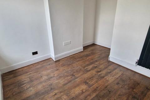 3 bedroom flat to rent, Mackintosh Place, Cardiff CF24