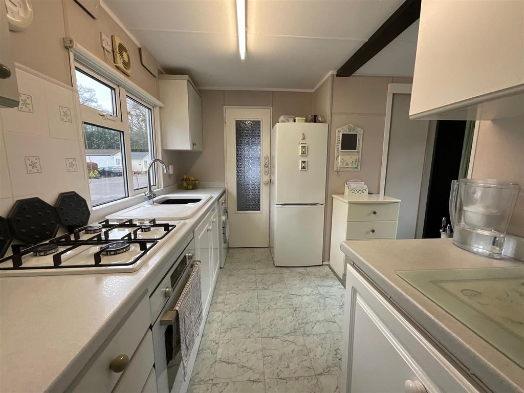 Kingsmead Park, Elstead, Godalming... 2 bed park home for sale £150,000