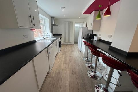 6 bedroom maisonette to rent, Tavistock Road, Jesmond, Newcastle Upon Tyne