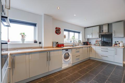 8 Minster Close, Barry, CF63 1FL