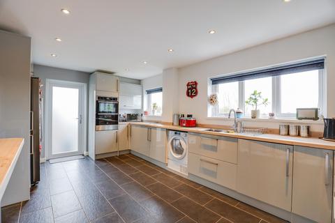8 Minster Close, Barry, CF63 1FL