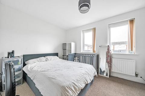11 Ruthin Close, Oldham, OL8 4SE