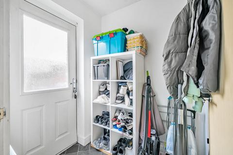 11 Ruthin Close, Oldham, OL8 4SE