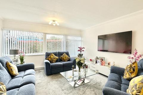 2 bedroom ground floor flat for sale, St. Winifreds Close, Chigwell IG7