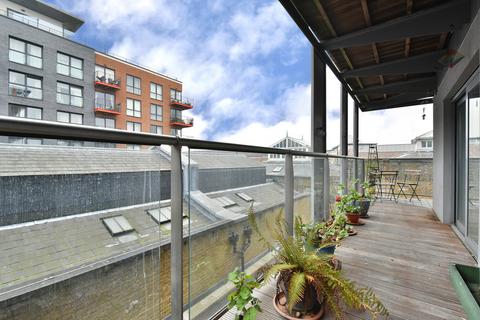 2 bedroom flat for sale, West Carriage House, Woolwich, SE18