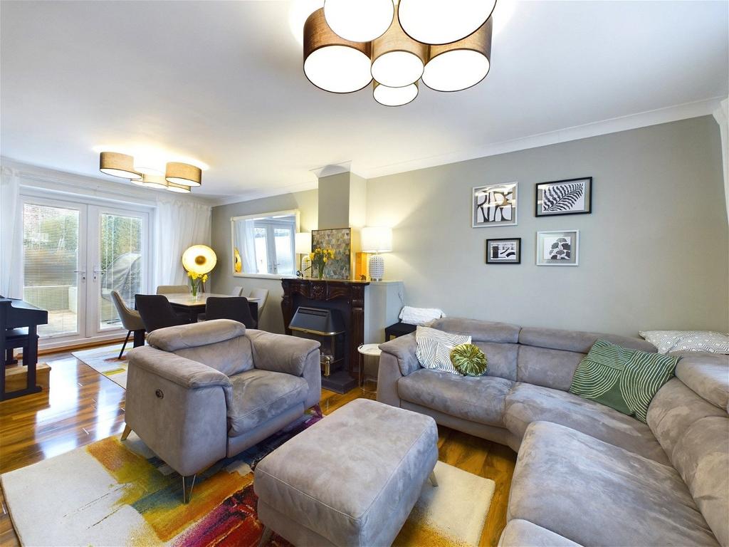 The Quadrant, GoringBySea... 3 bed terraced house £300,000