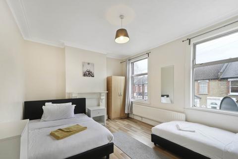 30 Trehurst Street, London, E5 0EB