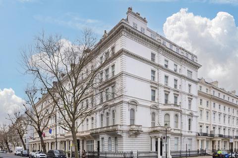 4 bedroom flat for sale, Queen's Gate, South Kensington SW7.