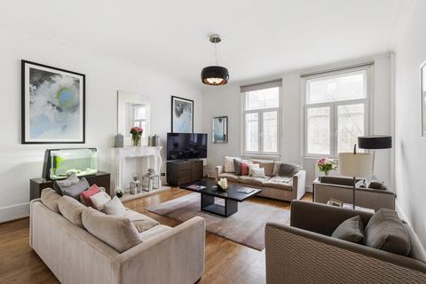 4 bedroom flat for sale, Queen's Gate, South Kensington SW7.