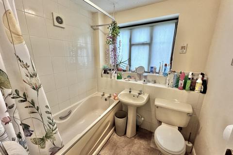 1 bedroom flat for sale, Guests Close, Telford TF2