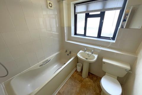 1 bedroom flat for sale, Guests Close, Telford TF2