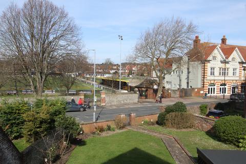 2 bedroom apartment for sale, Meads Road, Eastbourne BN20