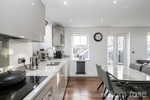2 bedroom apartment to rent, Queens Road, Buckhurst Hill IG9