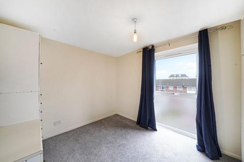 2 bedroom flat to rent - Radlett Close, Stratford, E7