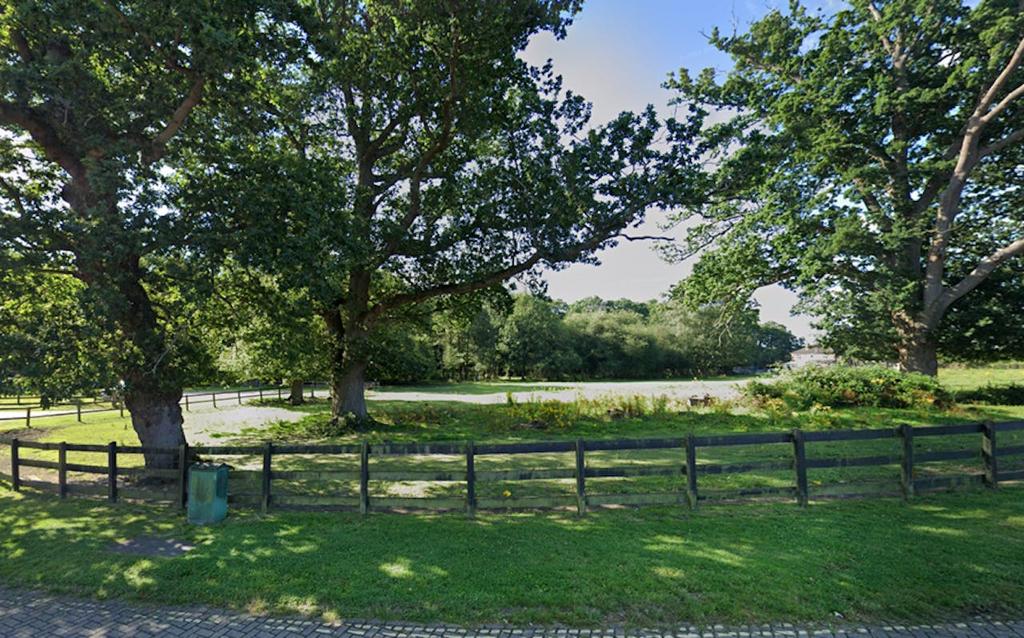 Botleigh Grange generic.png