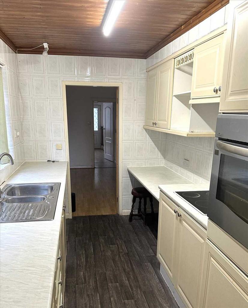 Kitchen: