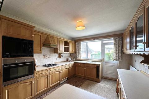 3 bedroom detached bungalow for sale, Lee Fair Gardens, Scunthorpe DN17