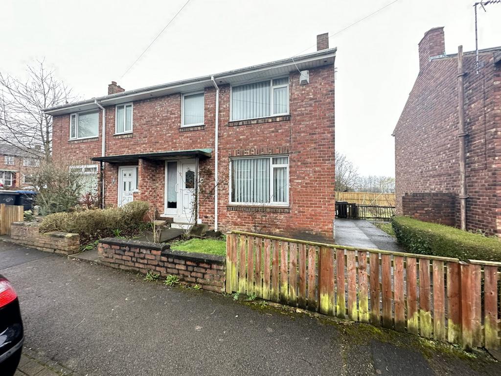 Wakenshaw Road, Gilesgate, Durham, DH1 2 bed semidetached house £105,000
